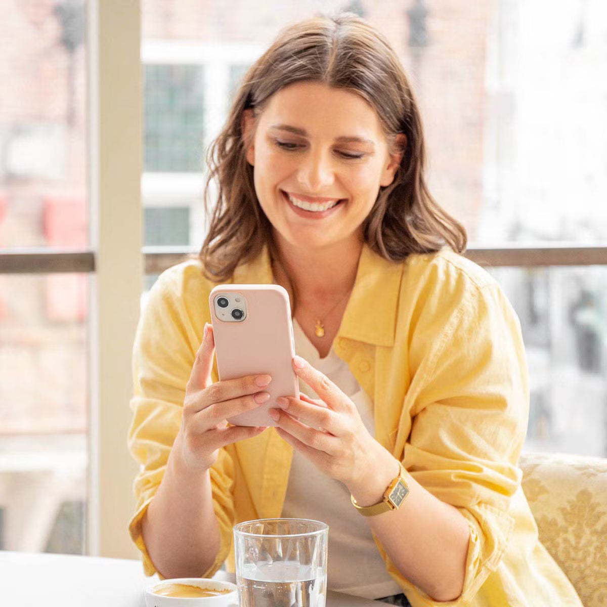 Accezz Liquid Silicone Backcover for Apple iPhone 14 / 13 - Rose