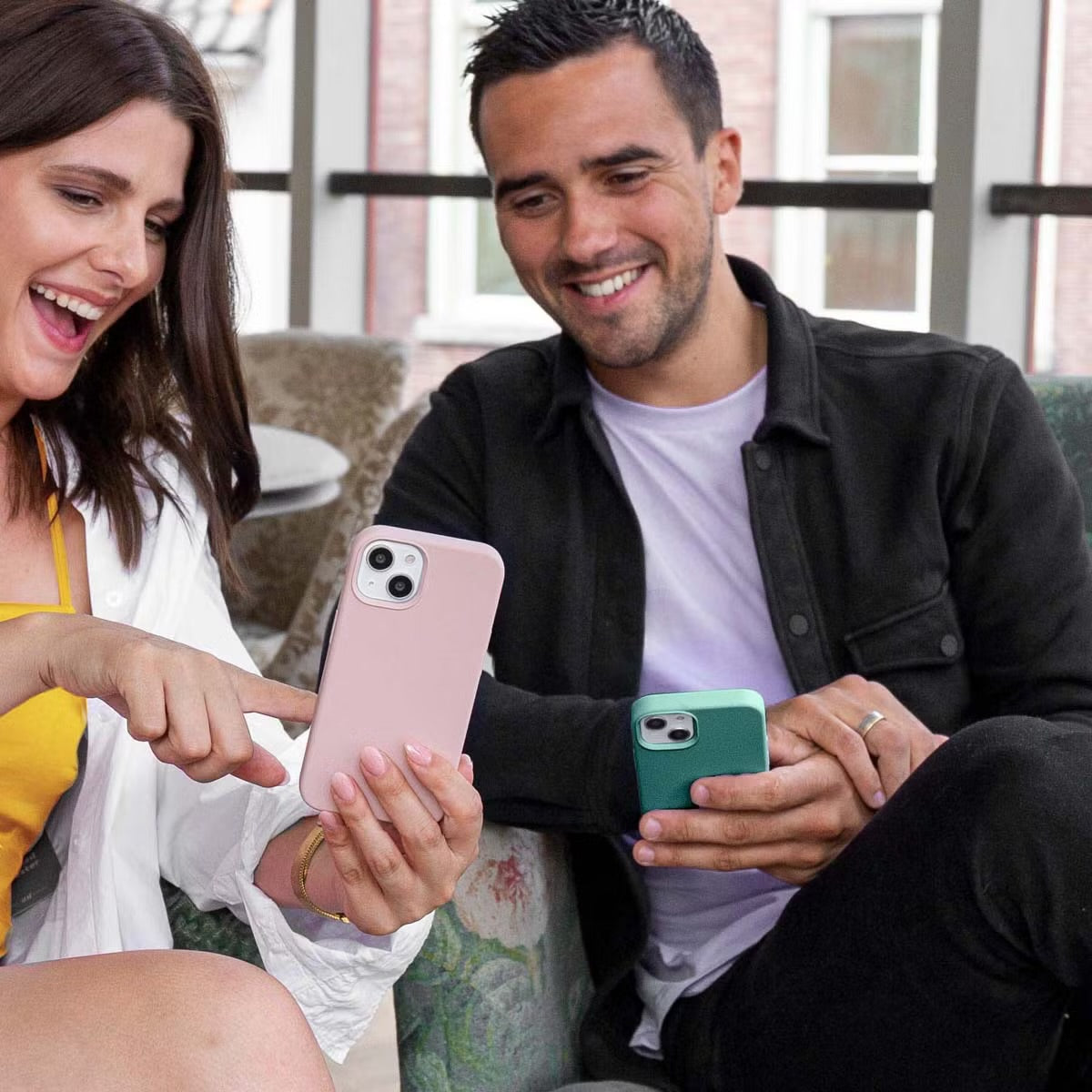 Access Liquid Silicone Backcover with MagSafe for Apple iPhone 16 Pro Max - Donkergroen