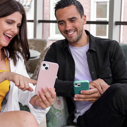 Access Liquid Silicone Backcover with MagSafe for Apple iPhone 15 - Donkergroen