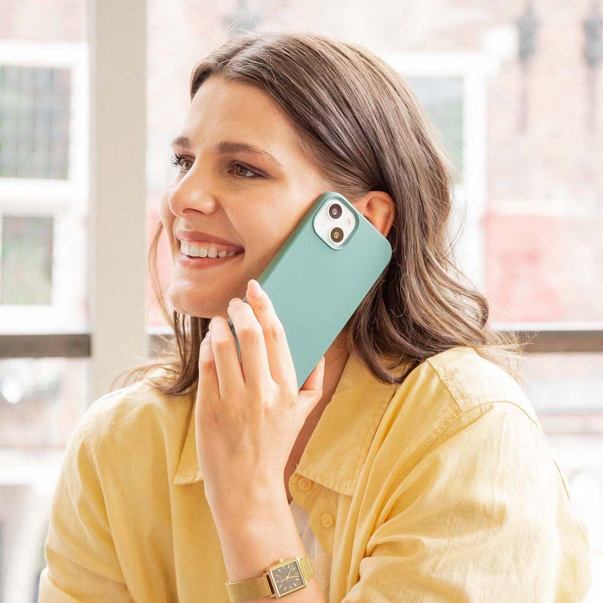 Access Liquid Silicone Backcover with MagSafe for Apple iPhone 16 - Donkergroen