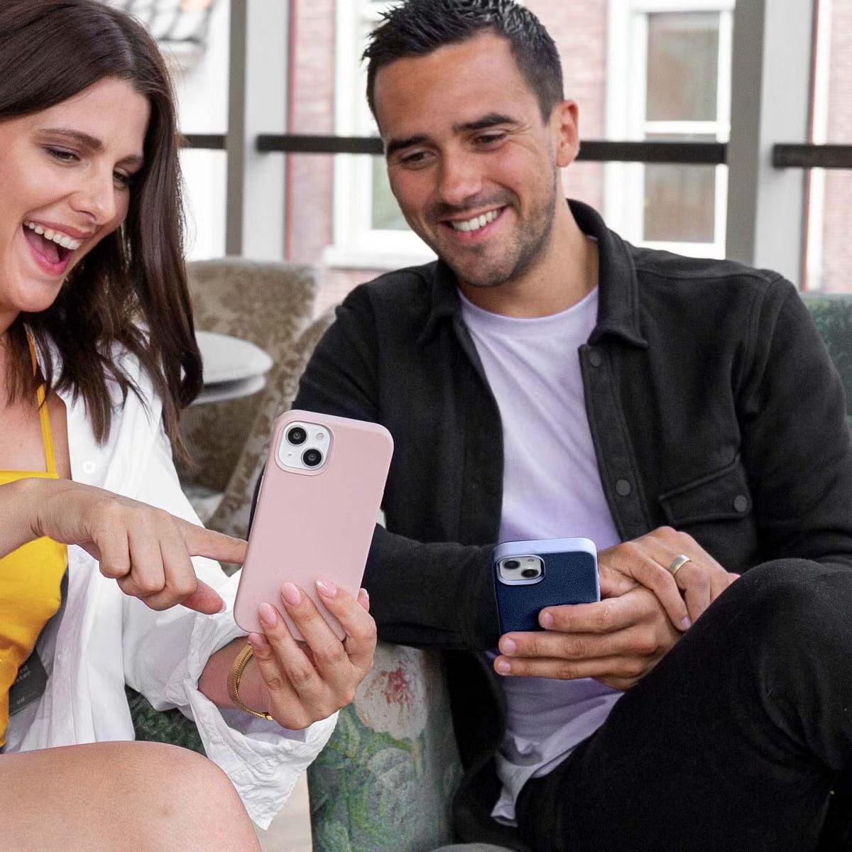 Accezz Liquid Silicone Backcover met MagSafe pour de Apple iPhone 16 Pro - Donkerblauw